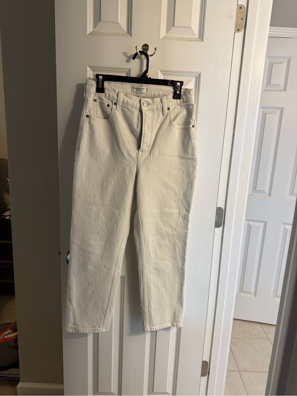 Abercrombie & Fitch Off-White Straight-Leg Jeans